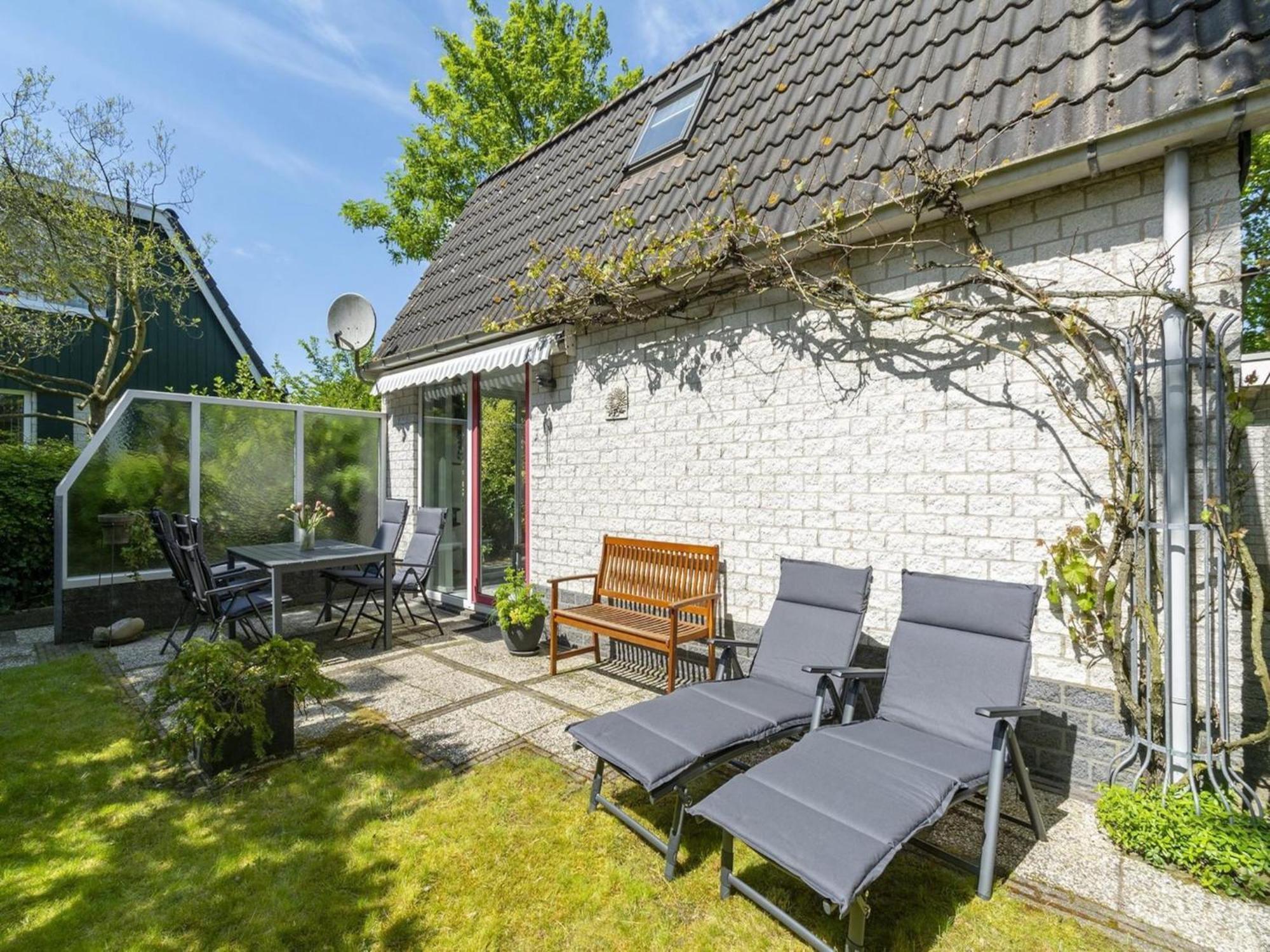 Cozy Holiday Home With Pool Sint Maartensvlotbrug Kültér fotó